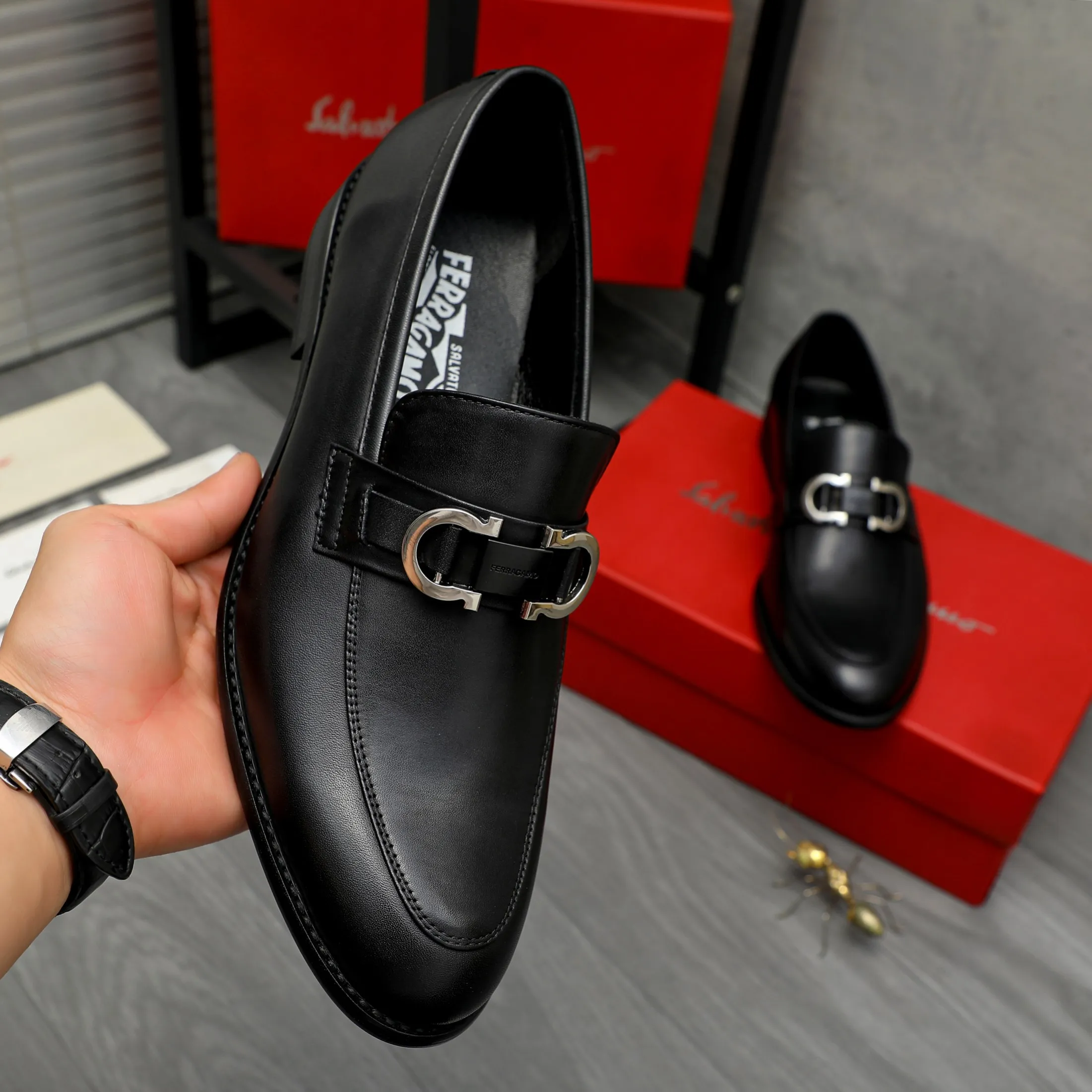 Men's shoes 💰420 Product trademark: Ferragamo " Ferragamo ] Business slip-on leather shoes Regular size: 39-45 (38.46 custom-made, non-refundable) Product materials: Selected high-quality cowhide upper, sheepskin lining, original rubber outsole